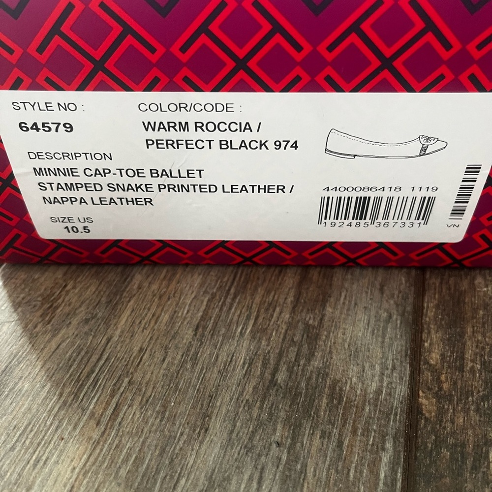 Super cute size 10.5 Snake skin Tory Burch flats